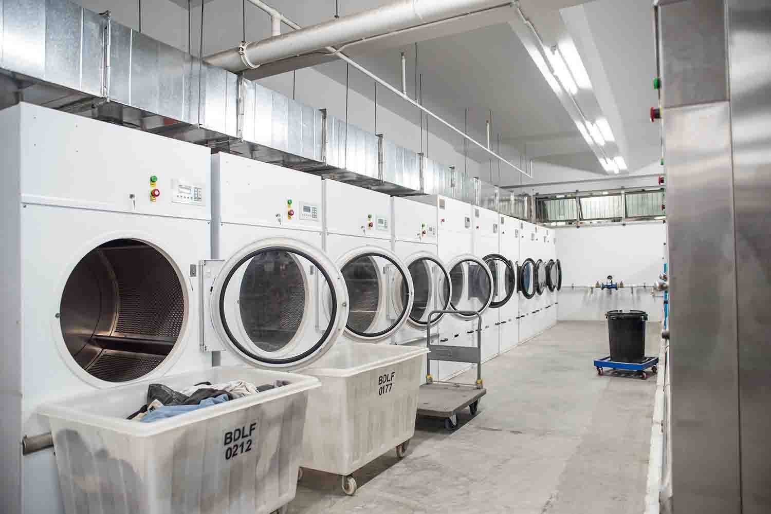 Dịch vụ giặt khô giặt ủi đồ lụa tơ tằm Quận Thủ Đức - Ocean Decor™