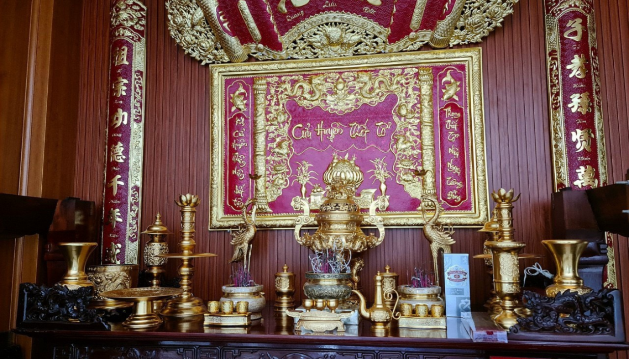 Có nên thờ đỉnh đồng trên bàn thờ gia tiên?